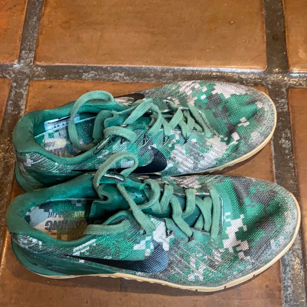 Army green camo woman’s Nike sneakers size 8